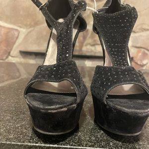 Tiki black suede size 9 heels 5 inch